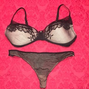 Beautiful Natori Black /Nude Lacy Bra and Panties Set